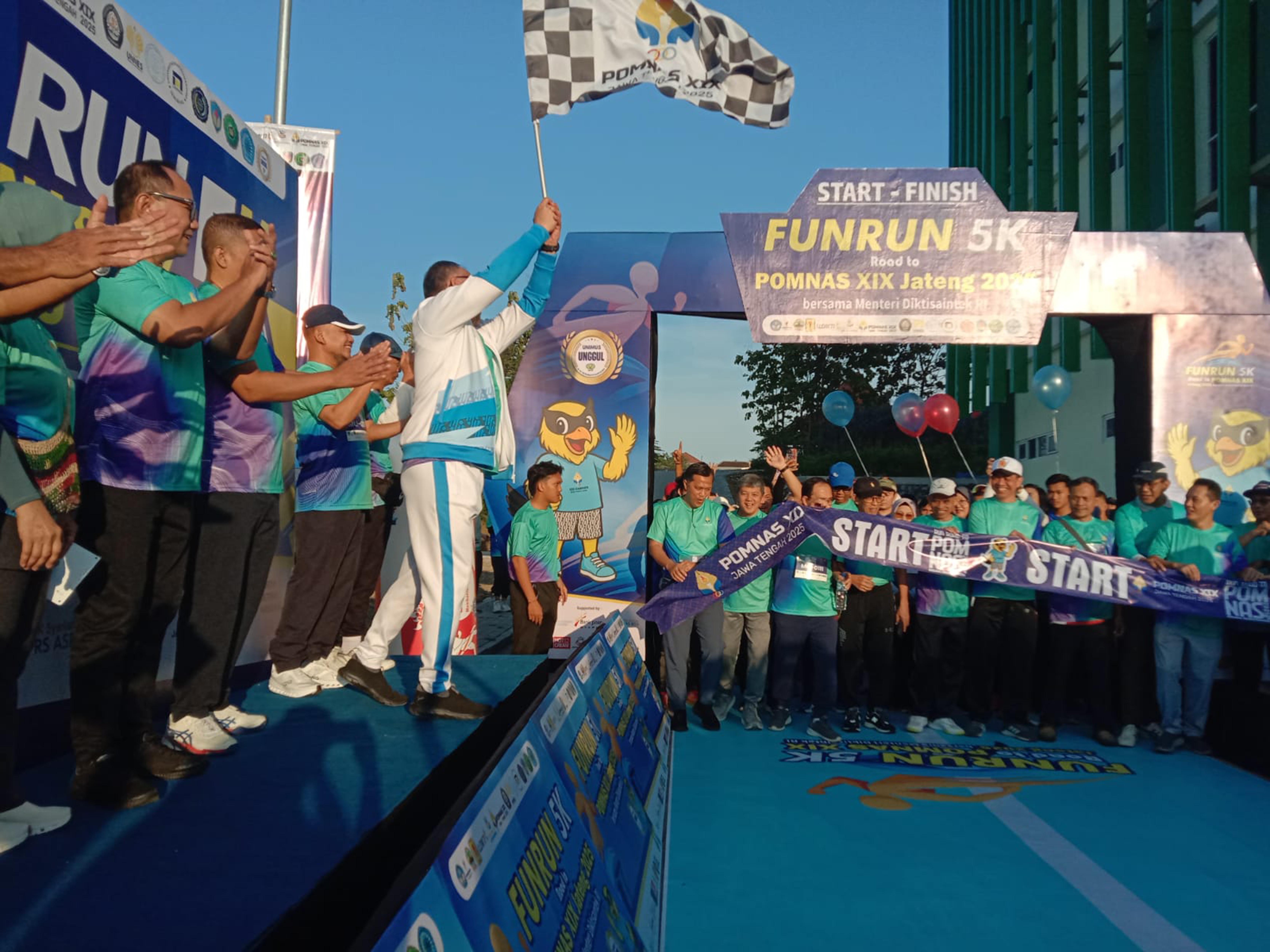 Ratusan Pelari Ramaikan Fun Run 5 k POMNAS XIX