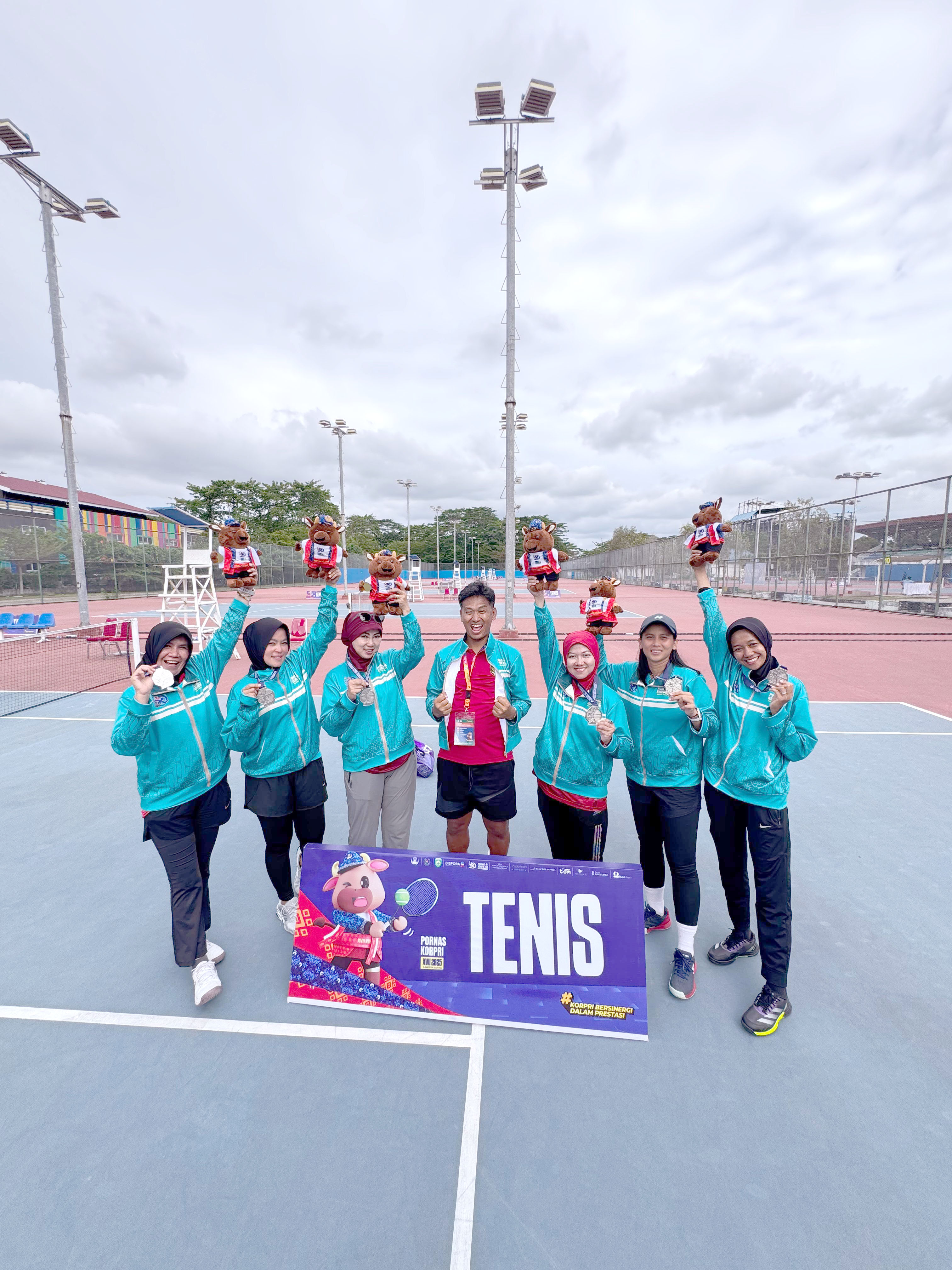 Tim Tennis Beregu Putri Jawa Tengah  meraih medali perak diajang Pekan Olahraga Nasional Korps Pegawai Republik Indonesia XVII Sumatera Selatan