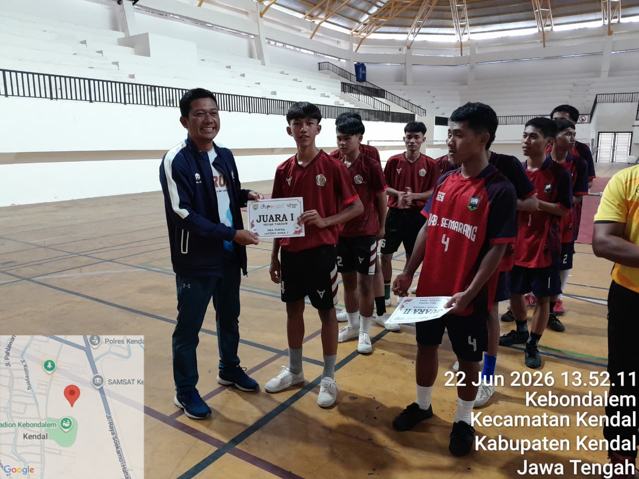  Tim sepak takraw putra Kabupaten Kendal sukses mengamankan gelar juara nomor inter regu putra pada hari pertama